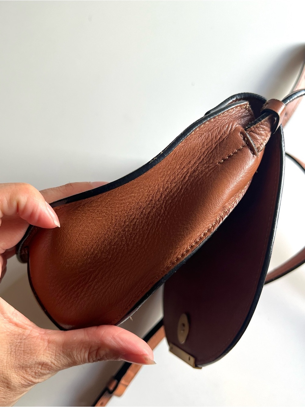 Cuyana mini flap saddle bag leather crossbody shoulder purse caramel tan camel - Picture 8 of 15